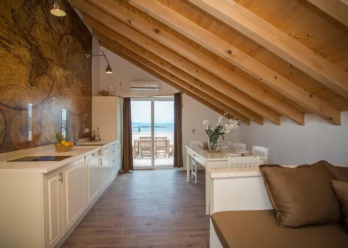 Captain's Attic Appartamento Račišće