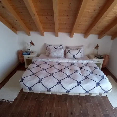 Captain's Attic Apartman *