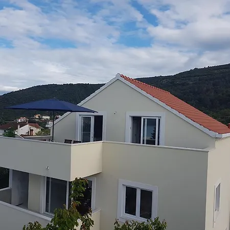 Captain's Attic Apartment