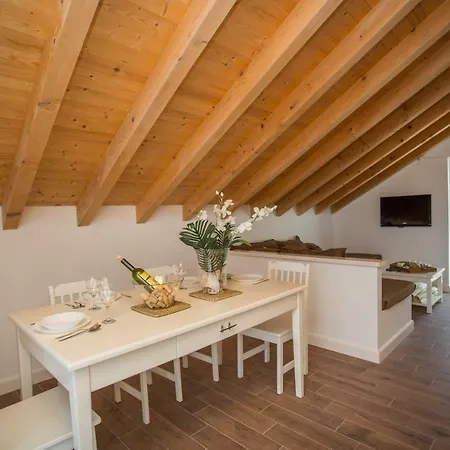 Captain's Attic Račišće